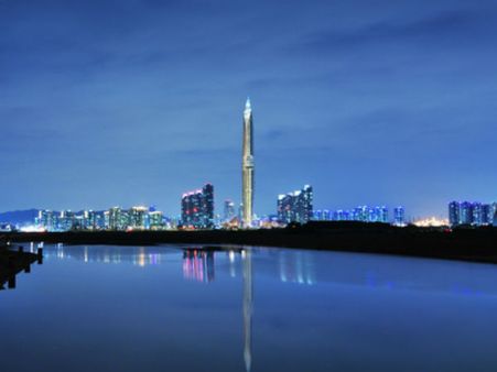 ઇન્ફિનિટી ટાવરનું નિર્માણ