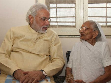 હાફ સ્લીવ કોટન કુર્તા છે મોદીના ફેવરિટ 