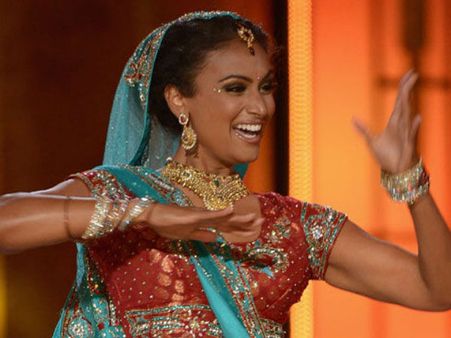 બૉલીવુડ ફોર્મેટની સ્ટેજ પ્રસ્તુતિ ઓનર સમાન