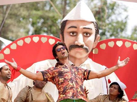 ફટા પોસ્ટર નિકલા હીરો રિવ્યૂ : હીરો બનવાના ચક્કરમાં પોલીસ બની ગયો