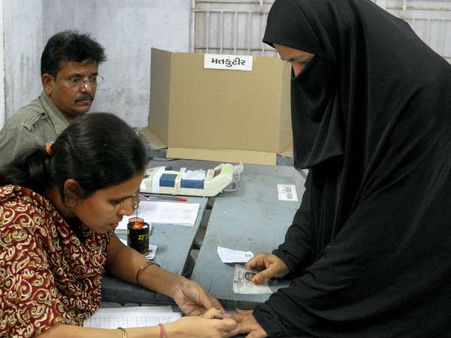 તાત્કાલિક લોકસભાની ચૂંટણી કરાવે 