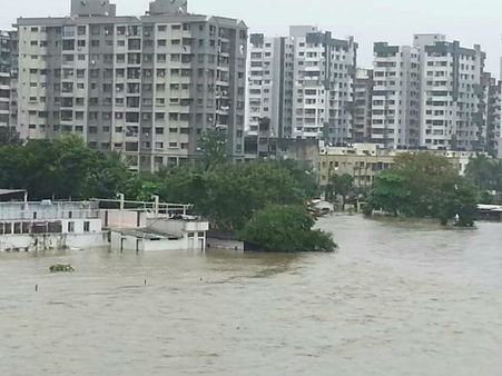 અમદાવાદ 