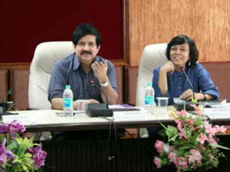 ડે. ચૂંટણી કમિશનરે ગુજરાતના ચૂંટણી અધિકારીઓ સાથે ચર્ચા કરી