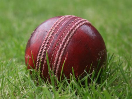 મોજા ચોરવાનો આરોપ