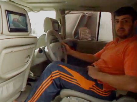 સ્ટીયરિંગ વ્હીલ આગળના બદલે પાછળ