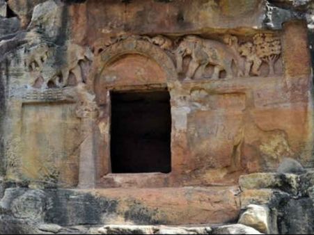 ગુફામાંથી લેવામાં આવેલી તસવીર