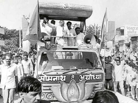 રથી અડવાણી, સારથી મોદી