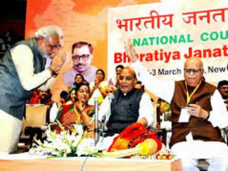 મોદીએ કદ વધાર્યું