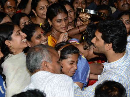 રેડ્ડી જાણે વનવાસ ભોગવીને આવ્યા હોય, તેવું કરાયું સ્વાગત!