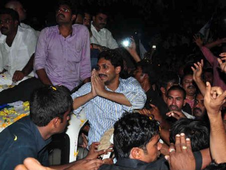 રેડ્ડી જાણે વનવાસ ભોગવીને આવ્યા હોય, તેવું કરાયું સ્વાગત!