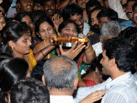 રેડ્ડી જાણે વનવાસ ભોગવીને આવ્યા હોય, તેવું કરાયું સ્વાગત!