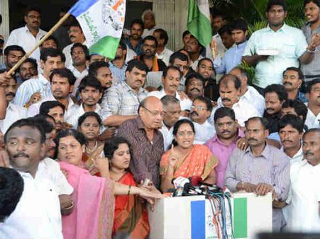 રેડ્ડી જાણે વનવાસ ભોગવીને આવ્યા હોય, તેવું કરાયું સ્વાગત!