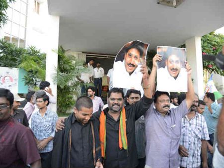 રેડ્ડી જાણે વનવાસ ભોગવીને આવ્યા હોય, તેવું કરાયું સ્વાગત!