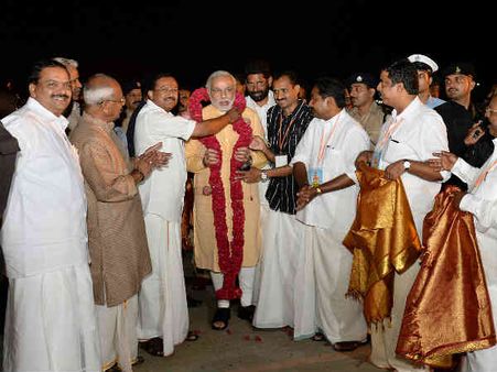 નરેન્દ્ર મોદીનું દક્ષિણ ભારતમાં સ્વાગત