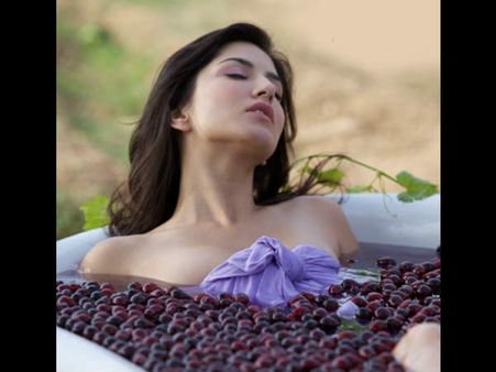 સન્ની લિયોનનું કંડોમ એડ ફોટોશૂટ સન્ની લિયોનનું કંડોમ એડ ફોટોશૂટ