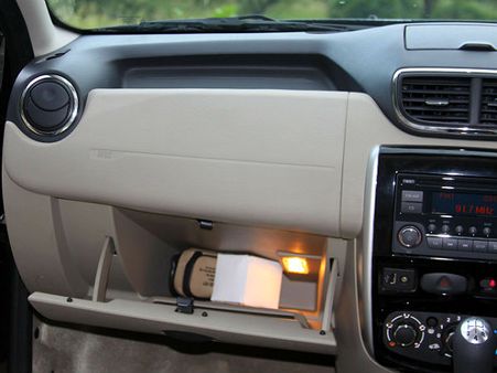 નિસાન ટેર્રાનો ગ્લેવ બોક્સ