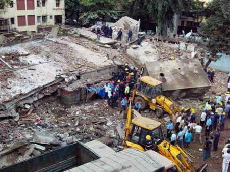 મુંબઇમાં 4 માળની ઇમારત ધરાશયી, એકનું મોત અનેક લોકો દબાયા