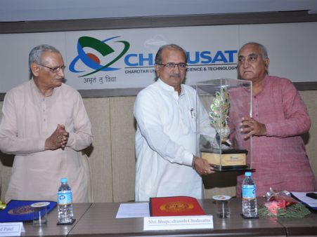 ચારૂસેટનો અનોખો પ્રયાસ: ટેક્નોલોજીના માધ્યમથી શિક્ષણકાર્ય