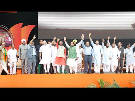 સુપ્રીમ કોર્ટ સરકાર વિરૂદ્ધ કઠોર