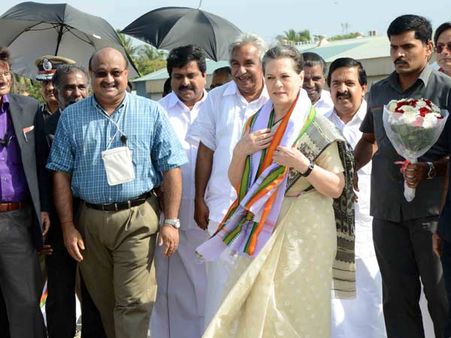 સોનિયા દ. ભારતમાં, મનમોહન સરકારના કર્યા વખાણ!