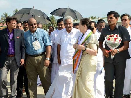 સોનિયા દ. ભારતમાં, મનમોહન સરકારના કર્યા વખાણ!