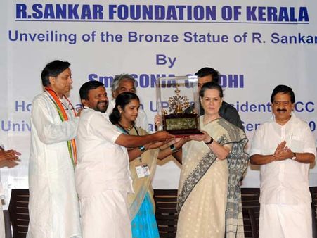 સોનિયા દ. ભારતમાં, મનમોહન સરકારના કર્યા વખાણ!