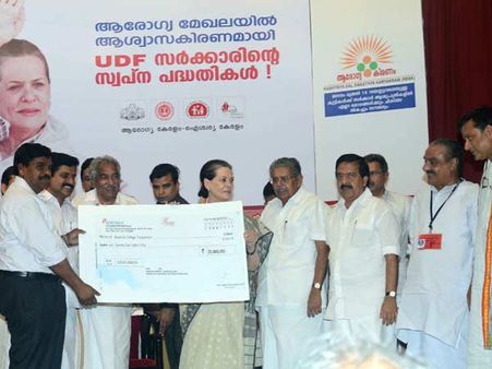 સોનિયા દ. ભારતમાં, મનમોહન સરકારના કર્યા વખાણ!