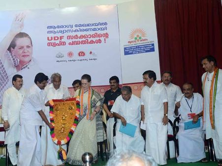 સોનિયા દ. ભારતમાં, મનમોહન સરકારના કર્યા વખાણ!