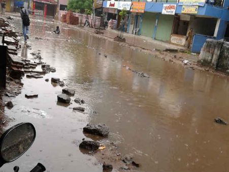 રજાના દિવસે પણ સફાઈ કામગીરી ચાલુ