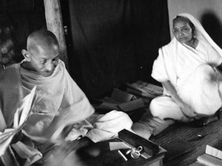 સત્ય, અહિંસા થોડા અંશે શક્ય પરંતુ સાદગી અશક્ય