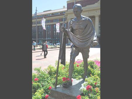 આજની પેઢી માટે ગાંધી જયંતિ એટલે માત્ર રજાની મજા !!