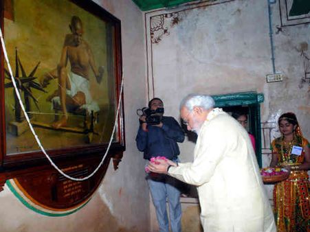 ગાંધી જયંતી: મોદી પહોંચ્યા મોહનના ધામમાં ગાંધી જયંતી: મોદી પહોંચ્યા મોહનના ધામમાં