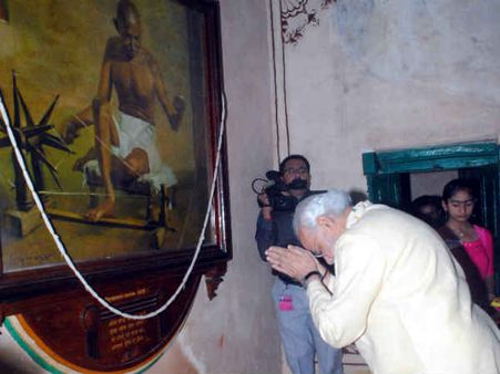 ગાંધી જયંતી: મોદી પહોંચ્યા મોહનના ધામમાં ગાંધી જયંતી: મોદી પહોંચ્યા મોહનના ધામમાં