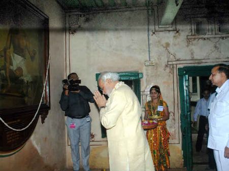 ગાંધી જયંતી: મોદી પહોંચ્યા મોહનના ધામમાં ગાંધી જયંતી: મોદી પહોંચ્યા મોહનના ધામમાં