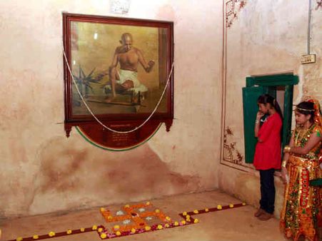 ગાંધી જયંતી: મોદી પહોંચ્યા મોહનના ધામમાં ગાંધી જયંતી: મોદી પહોંચ્યા મોહનના ધામમાં