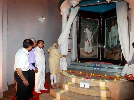 ગાંધી જયંતી: મોદી પહોંચ્યા મોહનના ધામમાં ગાંધી જયંતી: મોદી પહોંચ્યા મોહનના ધામમાં