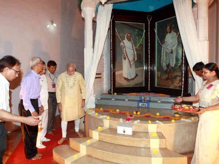 ગાંધી જયંતી: મોદી પહોંચ્યા મોહનના ધામમાં ગાંધી જયંતી: મોદી પહોંચ્યા મોહનના ધામમાં