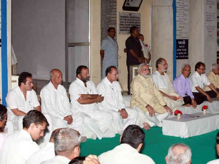 ગાંધી જયંતી: મોદી પહોંચ્યા મોહનના ધામમાં ગાંધી જયંતી: મોદી પહોંચ્યા મોહનના ધામમાં