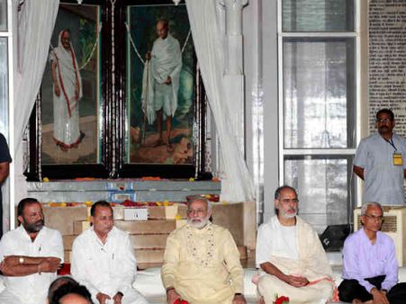 ગાંધી જયંતી: મોદી પહોંચ્યા મોહનના ધામમાં ગાંધી જયંતી: મોદી પહોંચ્યા મોહનના ધામમાં