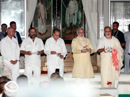 ગાંધી જયંતી: મોદી પહોંચ્યા મોહનના ધામમાં ગાંધી જયંતી: મોદી પહોંચ્યા મોહનના ધામમાં