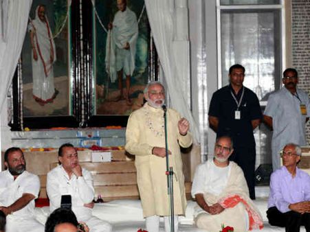 ગાંધી જયંતી: મોદી પહોંચ્યા મોહનના ધામમાં ગાંધી જયંતી: મોદી પહોંચ્યા મોહનના ધામમાં