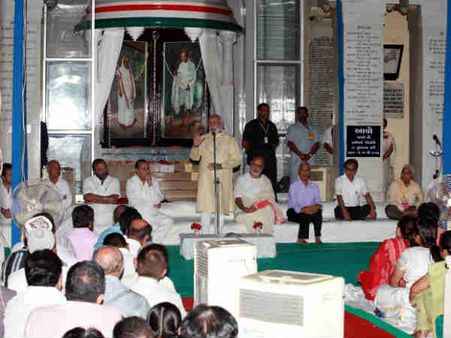 ગાંધી જયંતી: મોદી પહોંચ્યા મોહનના ધામમાં ગાંધી જયંતી: મોદી પહોંચ્યા મોહનના ધામમાં