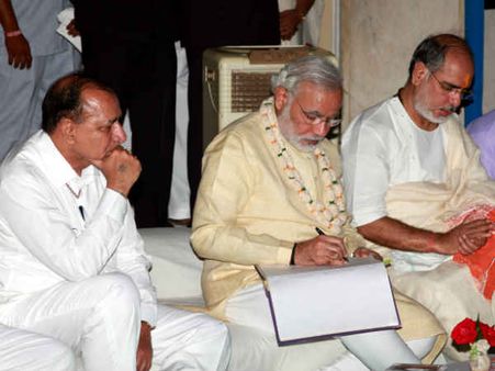 ગાંધી જયંતી: મોદી પહોંચ્યા મોહનના ધામમાં ગાંધી જયંતી: મોદી પહોંચ્યા મોહનના ધામમાં