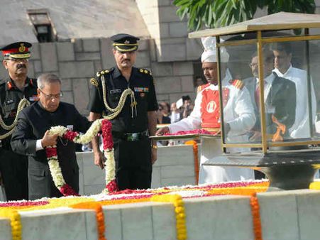 રાષ્ટ્રપતિએ ગાંધીજી અને શાસ્ત્રીજીને શ્રદ્ધાસુમન અર્પણ કરી!