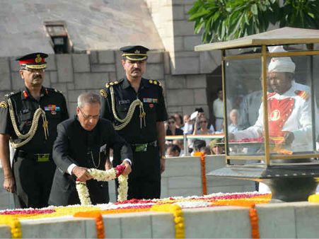 રાષ્ટ્રપતિએ ગાંધીજી અને શાસ્ત્રીજીને શ્રદ્ધાસુમન અર્પણ કરી!