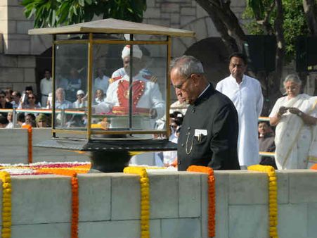 રાષ્ટ્રપતિએ ગાંધીજી અને શાસ્ત્રીજીને શ્રદ્ધાસુમન અર્પણ કરી!