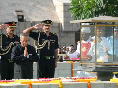 રાષ્ટ્રપતિએ ગાંધીજી અને શાસ્ત્રીજીને શ્રદ્ધાસુમન અર્પણ કરી!