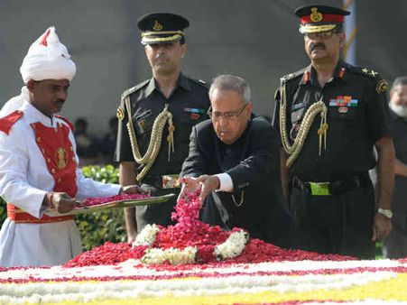 રાષ્ટ્રપતિએ ગાંધીજી અને શાસ્ત્રીજીને શ્રદ્ધાસુમન અર્પણ કરી!