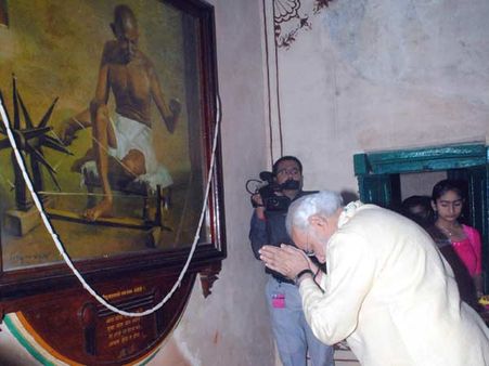 ગાંધી જયંતી નિમિત્તે નરેન્દ્ર મોદી પોરબંદરમાં, જુઓ તસવીરો