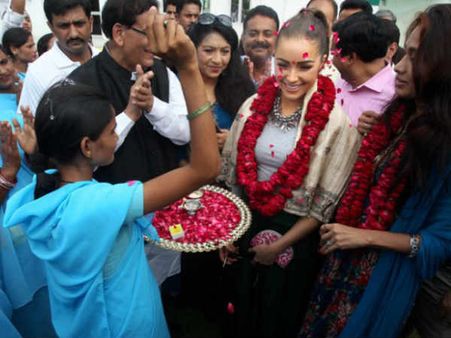 ભારતના 10 દિવસના પ્રવાસે